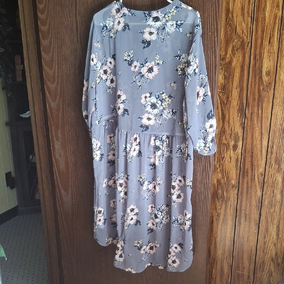 Size 2 Torrid Gray Floral High Low Dress - Picture 2 of 4